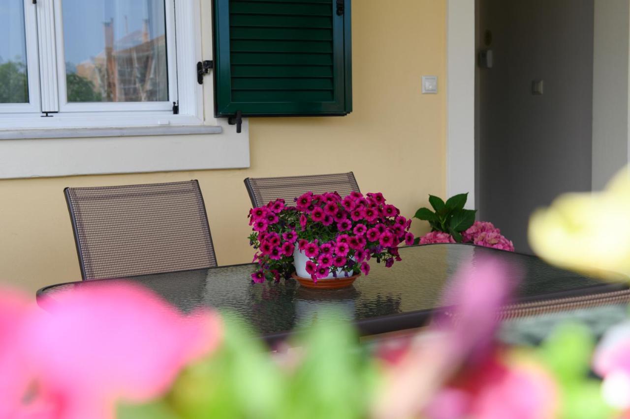 Nostalgia Corfu Town Apartments Экстерьер фото