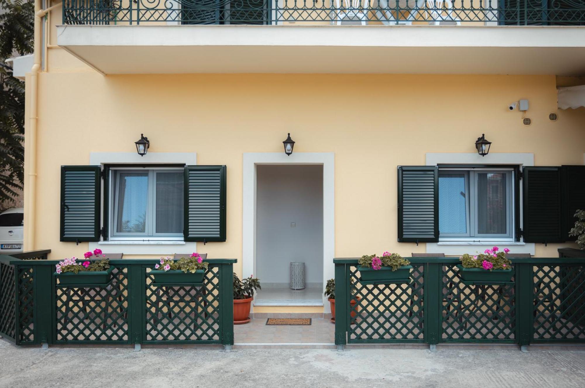 Nostalgia Corfu Town Apartments Экстерьер фото