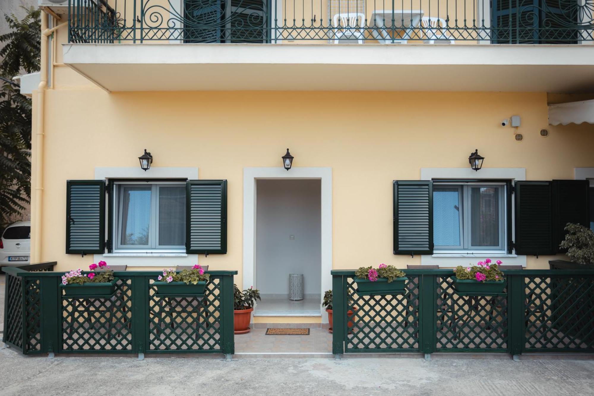 Nostalgia Corfu Town Apartments Экстерьер фото
