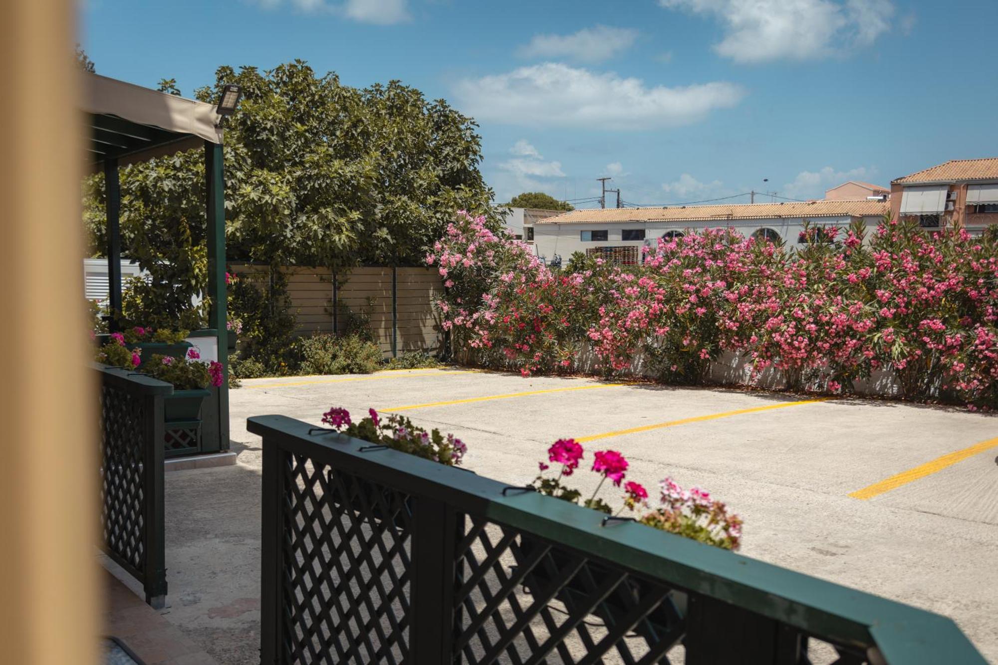Nostalgia Corfu Town Apartments Экстерьер фото